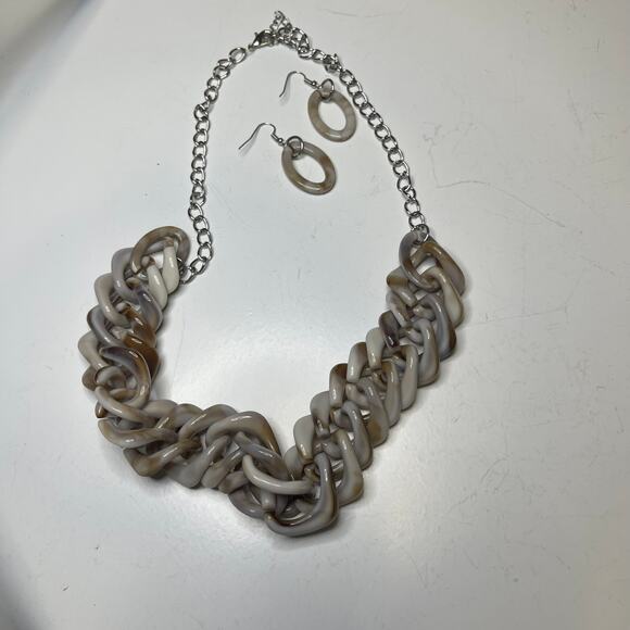 chunky resin link necklace and matching dangle earrings set costume jewelry - Picture 3 of 10